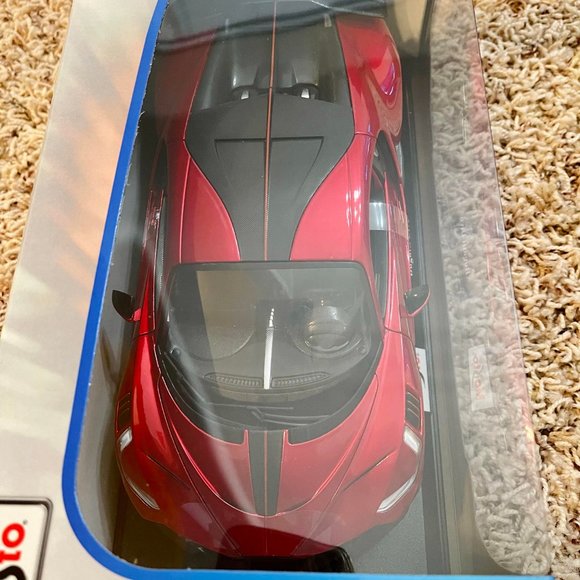 Bugatti Divo 1:18 Special Edition Diecast Model Car by Maisto (New) - Picture 5 of 11